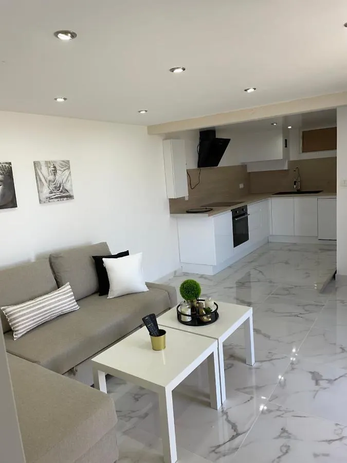 Appartement Sur Saint Laurent Du Var 0*, Saint-Laurent-du-Var France